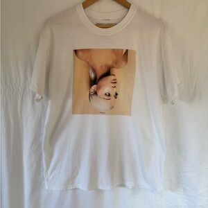 Ariana Grande Sweetener 2018 Tour White Graphic T-shirt Large